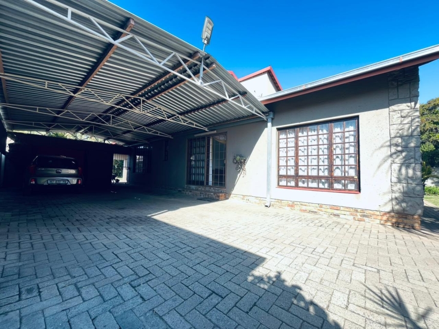 4 Bedroom Property for Sale in Oos Einde North West